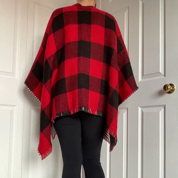 🆕 Red/Black Reversible Checkered Fleece Shawl - Picture 3 of 10